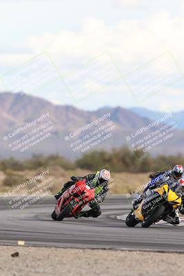 media/Nov-16-2025-Race Pace (Sun) [[8c5fa54630]]/Non Verified Riders (1st 20 Minutes)/5-Turn 15 (110pm)/